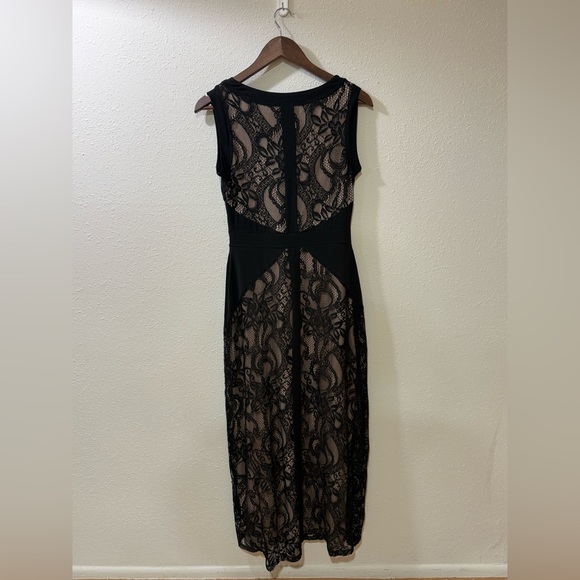 Elegant Lace Black and Cream Dress - Picture 5 of 7